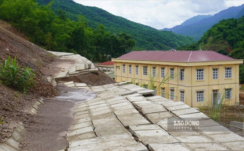 We need to think correctly and do appropriate things in preventing and combating landslides. Photo: Quach Du