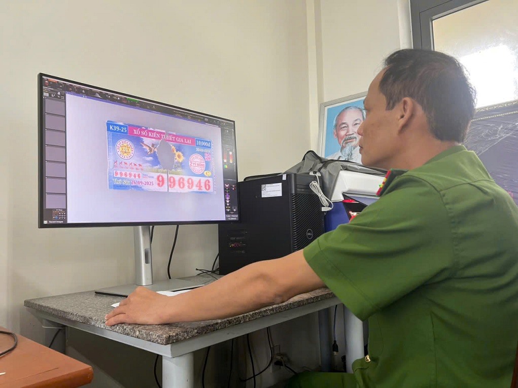 Quang Ngai Provincial Police assessed that the torn lottery ticket won the prize of 2 billion VND of Mr. P.D.L. Photo: Quang Ngai Police