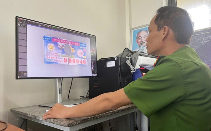 Quang Ngai Provincial Police assessed that the torn lottery ticket won the prize of 2 billion VND of Mr. P.D.L. Photo: Quang Ngai Police
