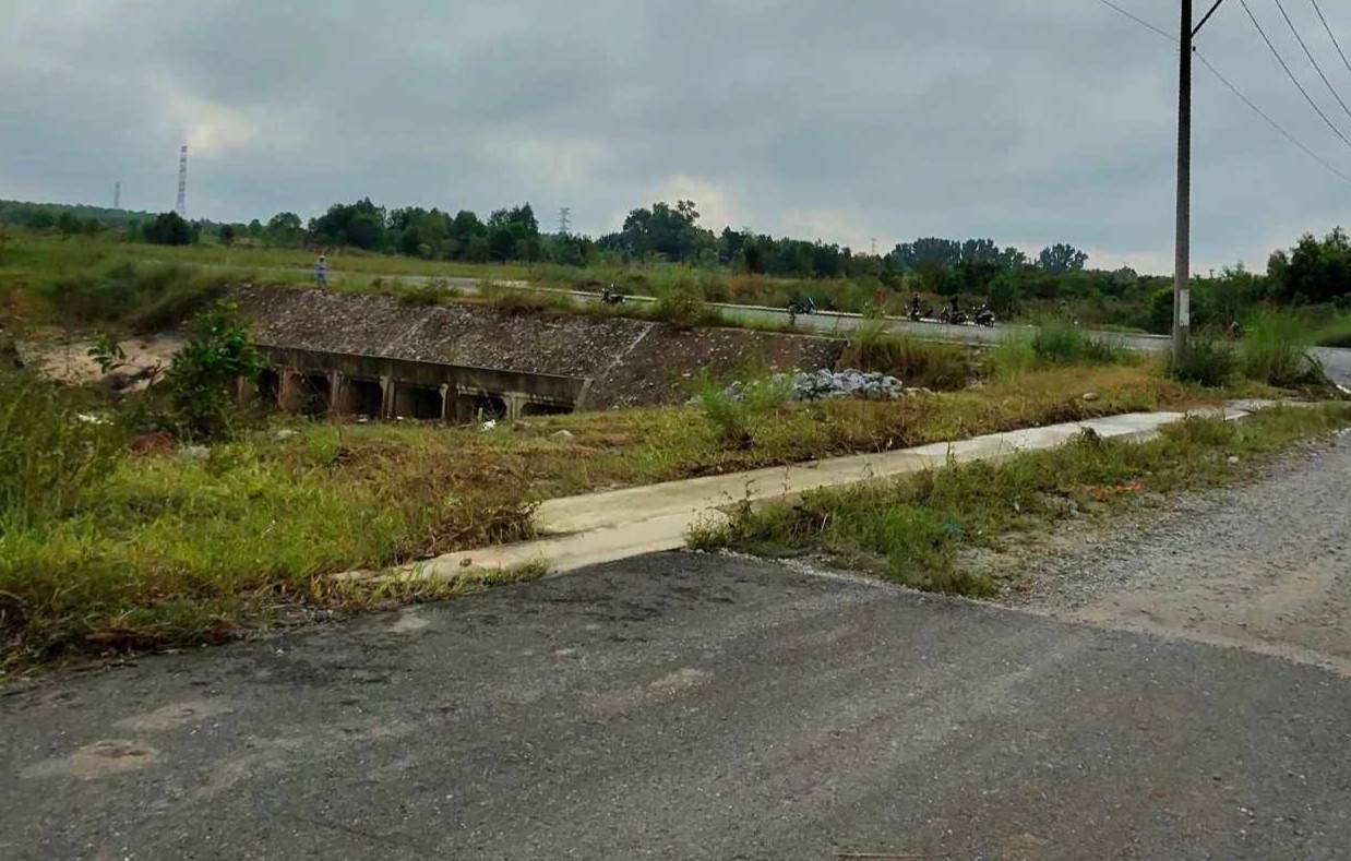 Authorities and people have found the body of the old woman who was swept away by the water and went missing. Photo: Provided by readers