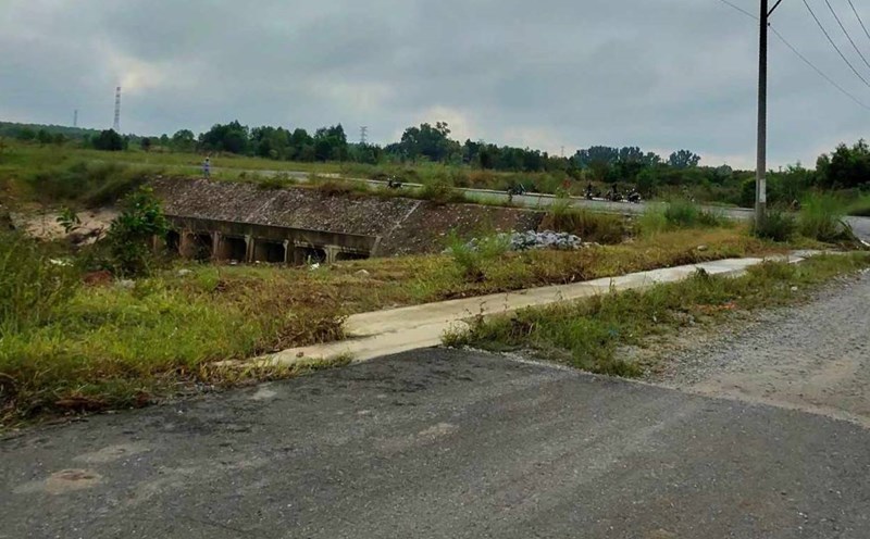 Authorities and people have found the body of the old woman who was swept away by the water and went missing. Photo: Provided by readers