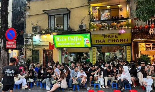 Đổ xô đến Nhà thờ Lớn tận hưởng mùa thu Hà Nội