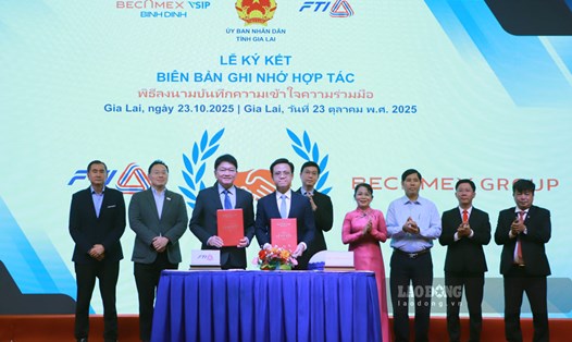 Liên đoàn các ngành công nghiệp Thái Lan và Tập đoàn Becamex ký kết biên bản ghi nhớ hợp tác tại Hội nghị xúc tiến đầu tư Thái Lan - Gia Lai năm 2025. Ảnh: Hoài Phương