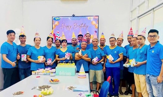Các đơn vị trong hệ thống Công đoàn Tổng Công ty Cổ phần Dệt may Hà Nội tổ chức sinh nhật cho người lao động có ngày sinh trong tháng 10. Ảnh: CĐCT