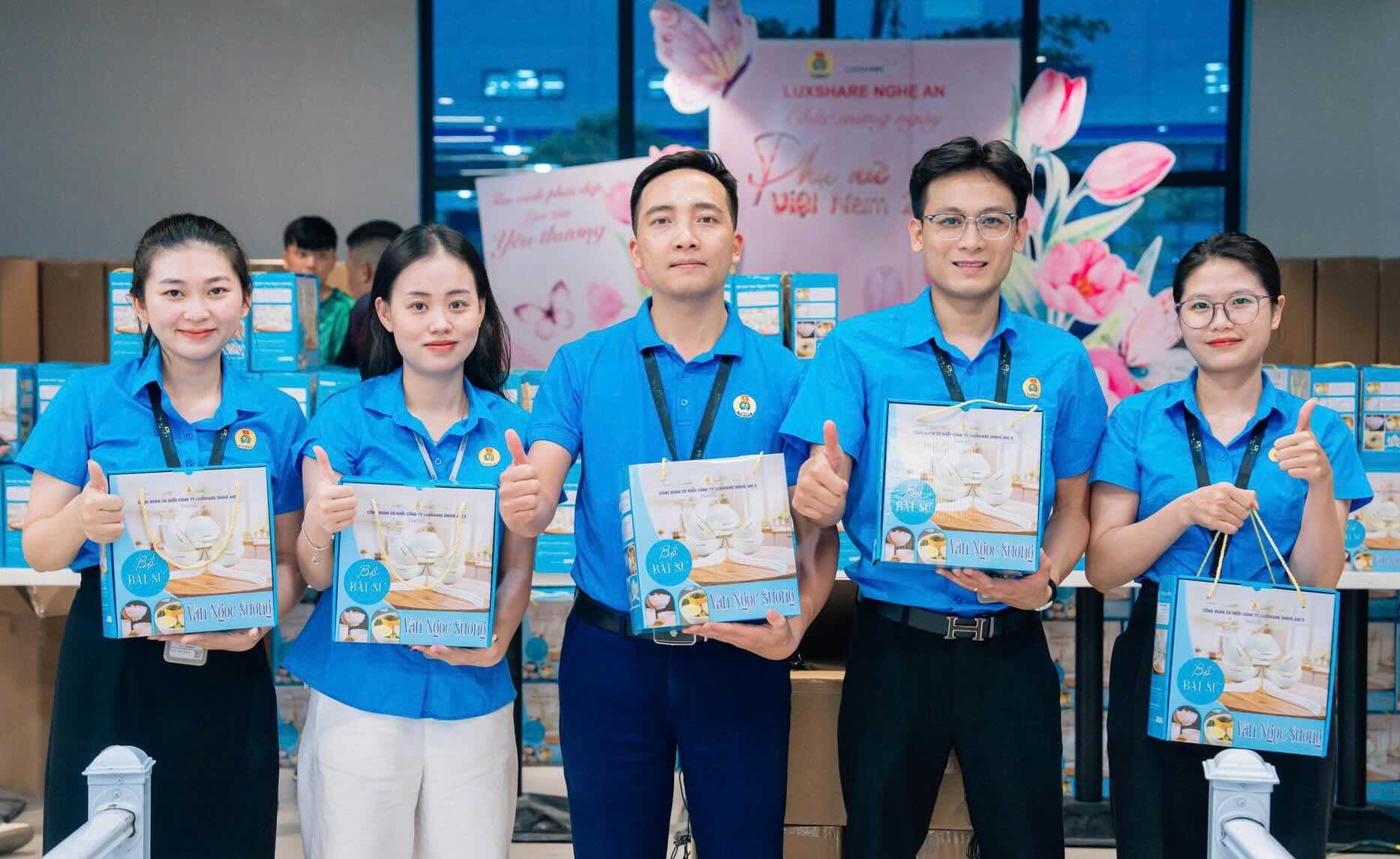 Luxshare Nghe An Company の労働組合は、従業員への感謝の気持ちを表すために贈呈式を開催しました。写真: ゲアン労働組合