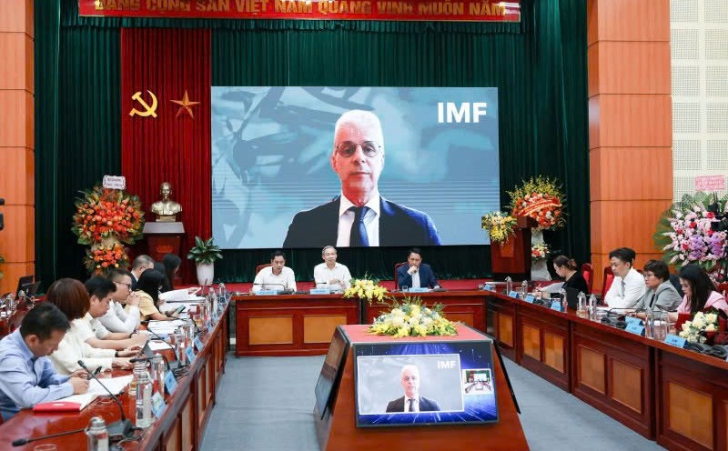 Sr. Frank Van Brunschot - Experto economico senior del Departamento de Asuntos Financieros del Fondo Monetario Internacional (FMI). Foto: Hai Nguyen