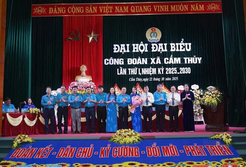 Ban Chap hanh Cong doan xa Cam Thuy khoa I, nhiem ky 2025 – 2030 ra mat nhan nhiem vu. Anh: Cong doan Thanh Hoa