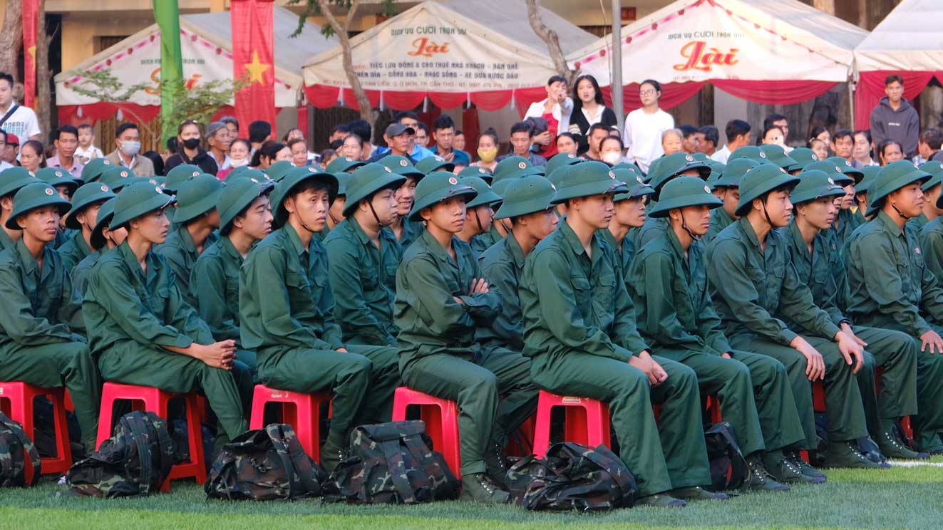 カントー市人民委員会は、市の国防・安全保障教育評議会の設立に関する決定を出したところです。写真: ハン・ギエン