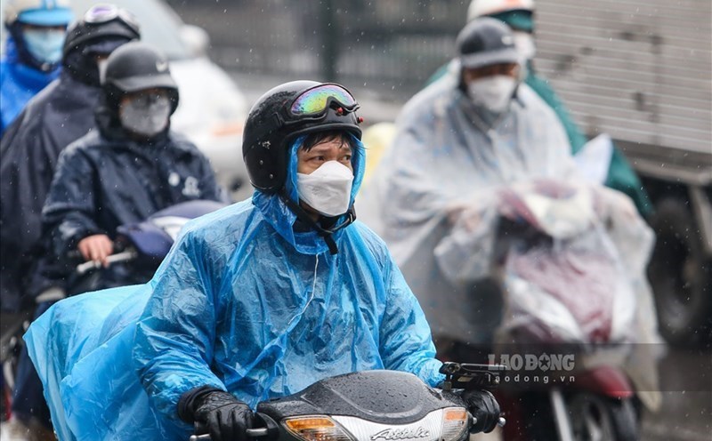 Weather forecast for Hanoi tomorrow morning, October 24, with occasional rain and cold weather. Photo: Huu Chanh