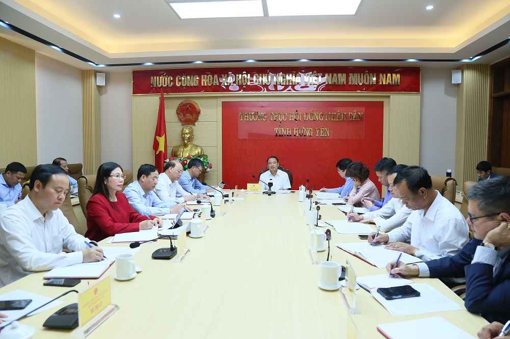 Hung Yen reunion intersectorial para preparar la Sesion de fin de año 2025 del Consejo Popular Provincial. Foto: Portal de Informacion y Comunicaciones de la provincia de Hung Yen