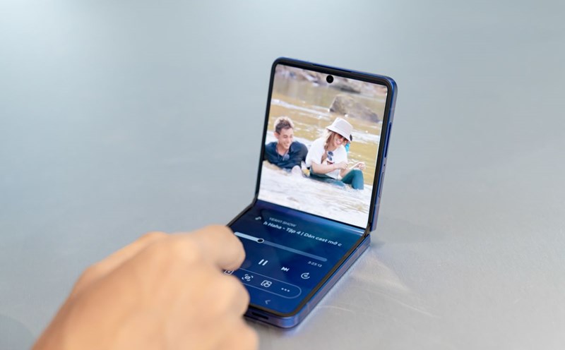 Samsung is still leading the US in the foldable smartphone market share in 2025, but things may change next year. Photo: Tan Nguyen
