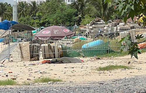 10월 23일 아침 Nha Trang의 Cai 강에서 발견된 남성 시신 사진: Khanh Hoa