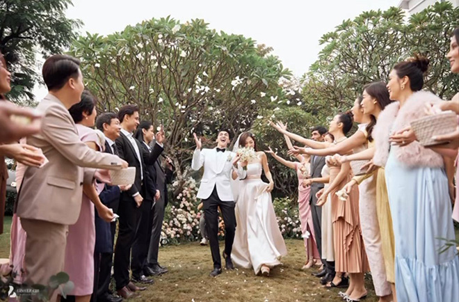 A hau Bui Phuong Nga va dien vien Binh An trong ngay cuoi. Anh: Le Chi Linh