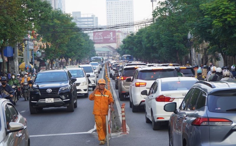 Traffic congestion on Nguyen Tat Thanh Street (HCMC). Photo: Chan Phuc