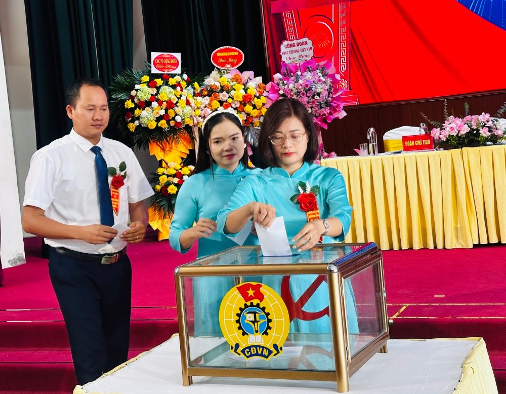 Cac dai bieu tien hanh bau Ban Chap hanh khoa II, nhiem ky 2025-2030. Anh: Thuy Linh