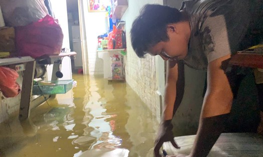 Triều cường dâng cao tại TPHCM, khu Thanh Đa chìm trong biển nước. Ảnh: Thái Bảo.