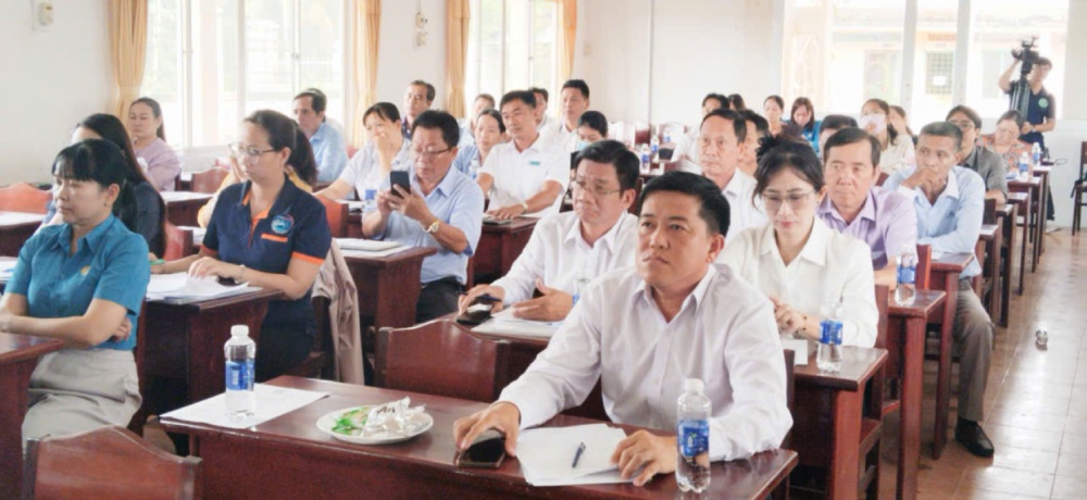 2025-2030 임기 동안 기초 노동조합 대회 조직 업무 시행 회의에 참석한 대표. 사진: 안장성 노동총연맹