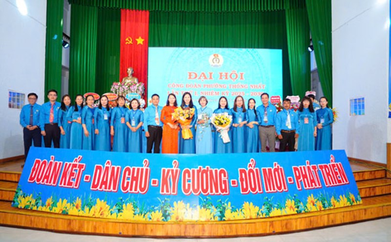 Thong Nhat Ward Trade Union continues to care for union members and workers. Photo: Thanh Tuan
