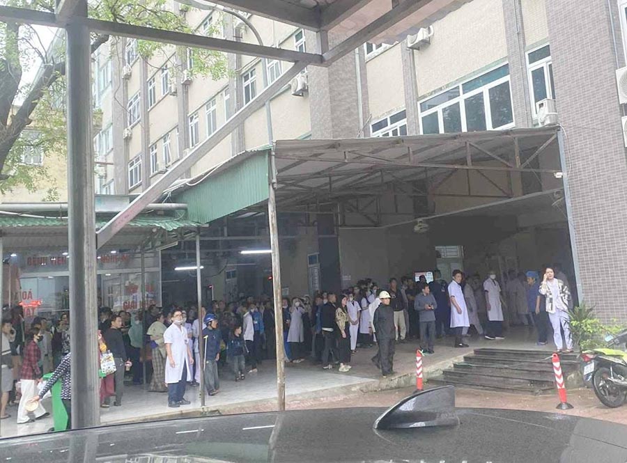 The subject suddenly used a weapon to attack, injuring 7 people when he went to the hospital to visit his newborn wife. Photo: Ngoc Anh