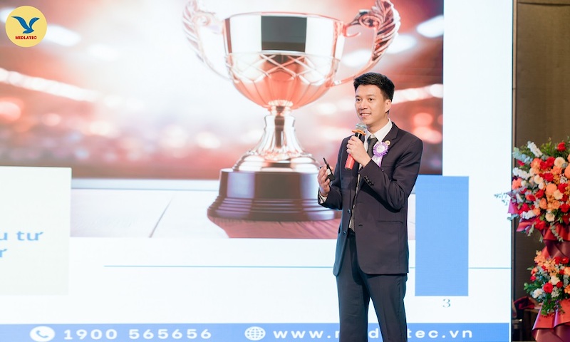 TS. Nguyen Tri Anh - Tong Giam doc Medlatec Group bao cao tai buoi le. Anh: Ngo Thu