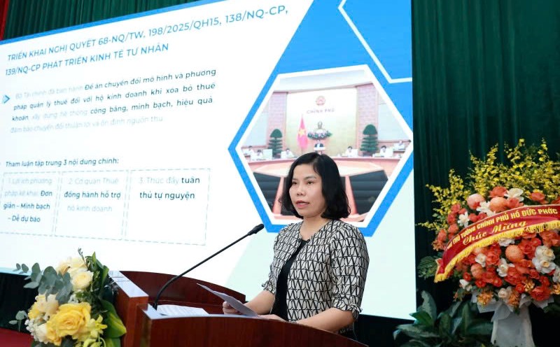 Ms. Le Thi Chinh - Deputy Head of the Tax Department's Professional Department. Photo: Hai Nguyen Information about the positive numbers on the journey to eliminate contract tax. Photo: Hai Nguyen