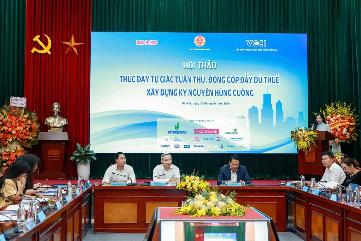 Toan canh Hoi thao “Thuc day tu giac tuan thu, dong gop day du thue - Xay dung ky nguyen hung cuong” dien ra tai Bao Lao Dong chieu ngay 23.10. Anh: Hai Nguyen