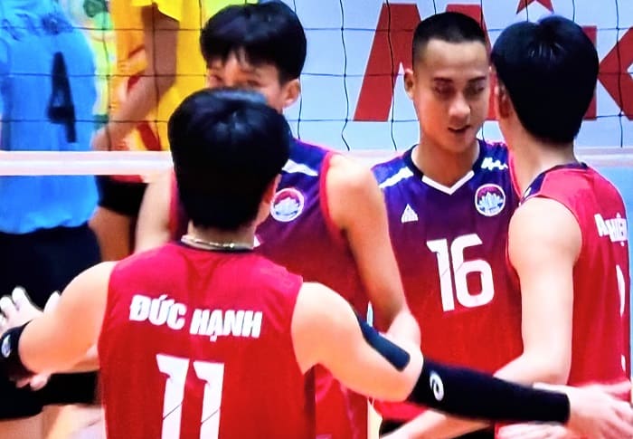 L'equipe de volleyball masculin de Ha Tinh a remporte sa premiere victoire. Photo : VFV