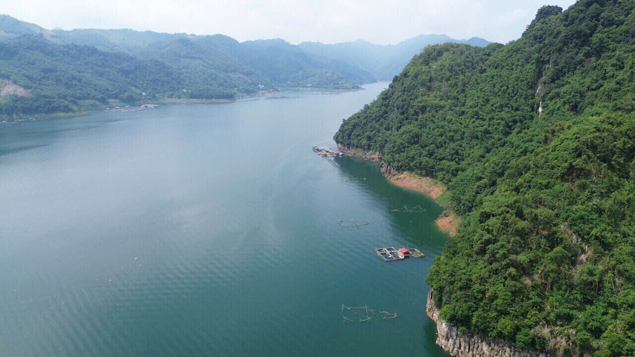 Canh dep cua vung long ho Hoa Binh nhung thang 10. Anh: Minh Nguyen
