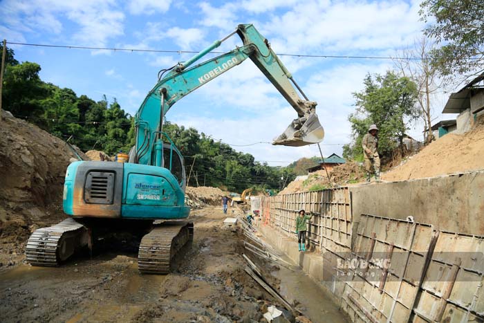 The embankment protecting Suoi Lu I, II, III residential area (Na Son commune, Dien Bien province) has a total investment of 18 billion VND. Photo: Quang Dat