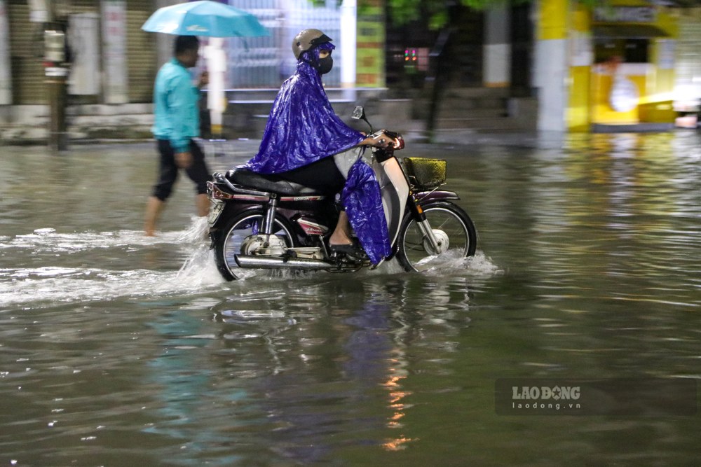 Phuong tien di chuyen kho khan, nhieu doan duong gan nhu khong the di chuyen.