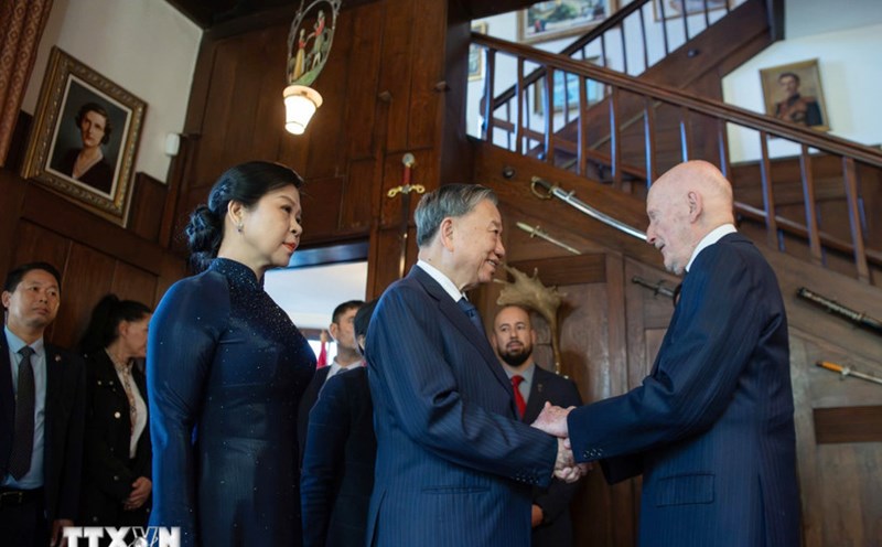 General Secretary To Lam and his wife met with former President Simeon Saxe-Coburg-Gotha. Photo: VNA