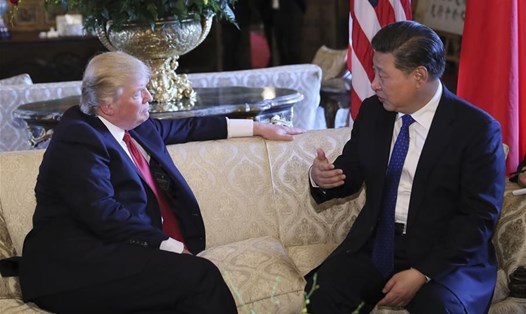 Tổng thống Mỹ Donald Trump tiếp Chủ tịch Trung Quốc Tập Cận Bình tại khu nghỉ dưỡng Mar-a-Lago ở Florida, Mỹ, ngày 6.4.2017. Ảnh: Xinhua