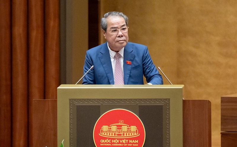 Chairman of the National Assembly's Committee for Petition and Supervision Duong Thanh Binh reported on the explanation, acceptance, and revision of the draft Law on Supervisory Activities of the National Assembly and People's Councils (amended). Photo: Quochoi.vn