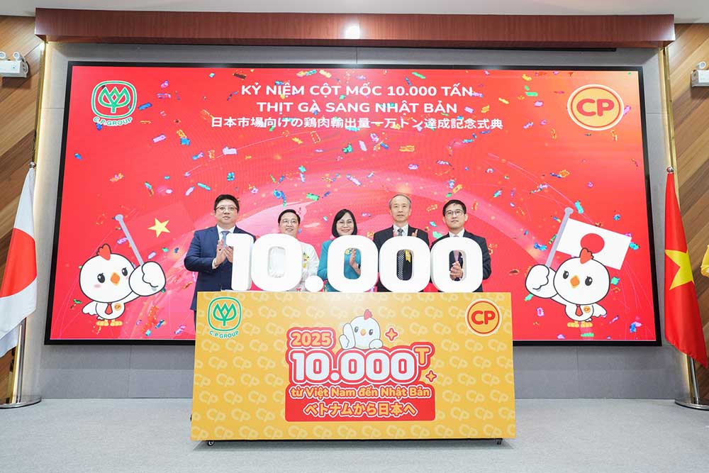 Ceremony to celebrate the milestone of exporting 10,000 tons of processed chicken products to Japan. Photo: CPV Food Binh Phuoc