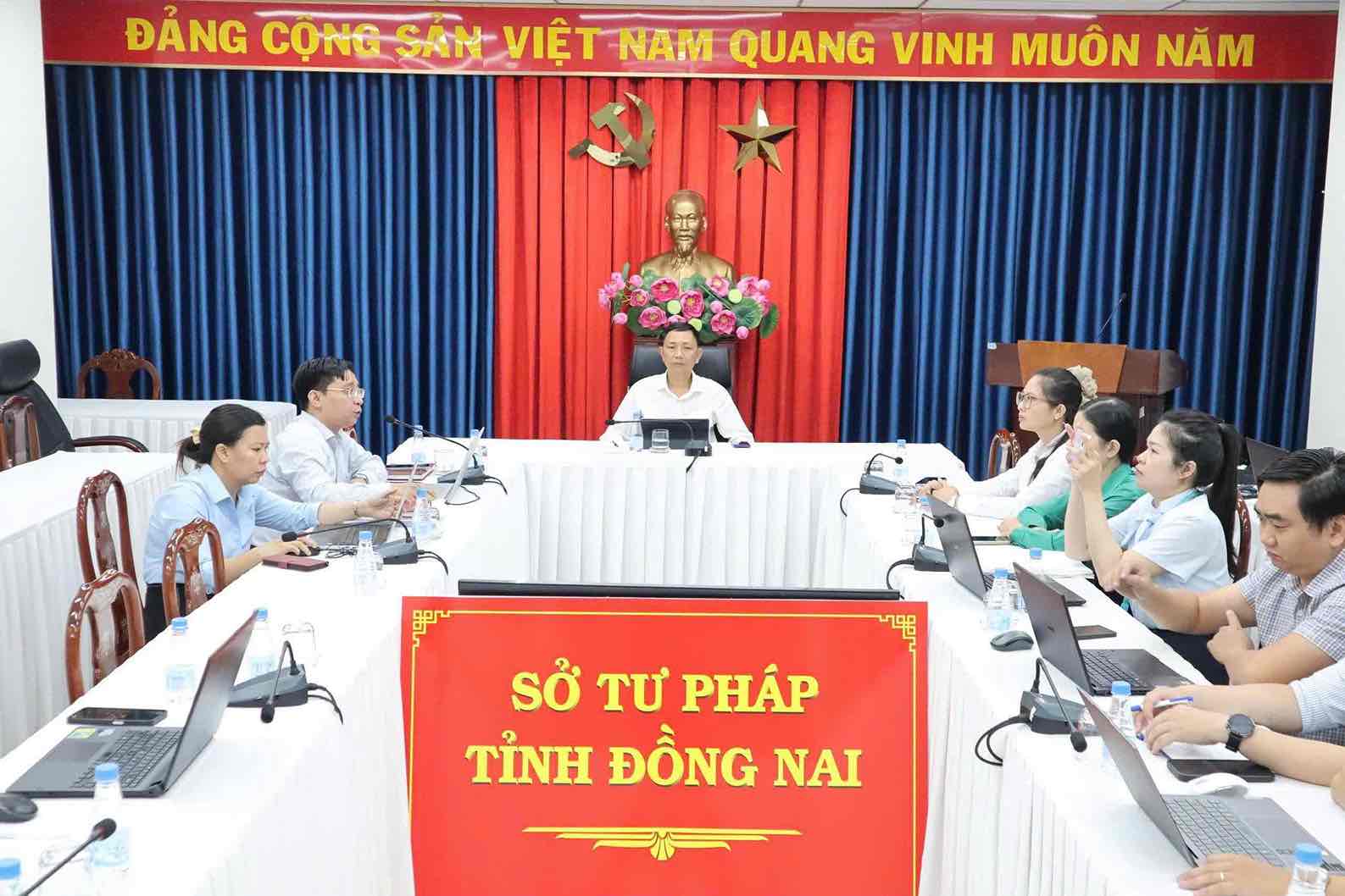 The conference deployed regulations on certification, directly combining online 95 commune-level bridges. Photo: Le Xuan Quy