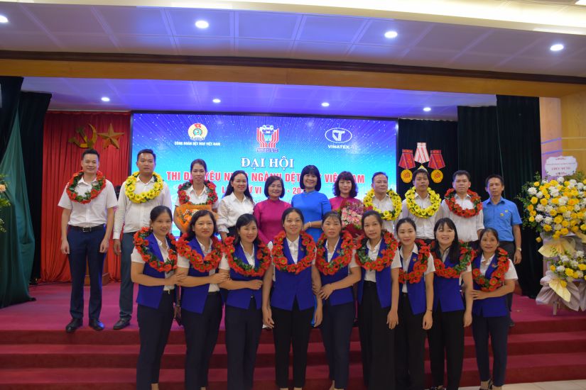 Advanced models were honored at the 6th Patriotic Emulation Congress of the Vietnam Textile and Garment Industry (2025 - 2030). Photo: Thu Mai
