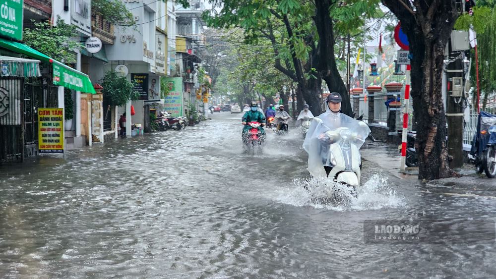 中部地方では今後も大雨が続くと予想されています。写真: フック・ダット