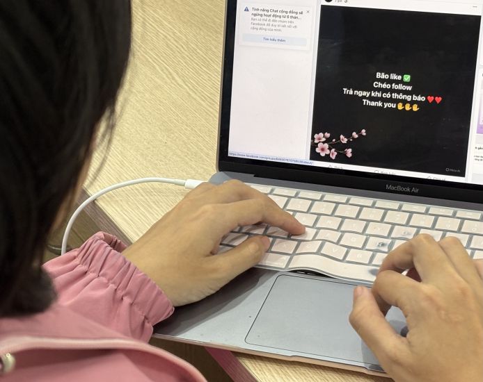 A group of account trading, increasing virtual interaction on social networks. Photo: Y Yen