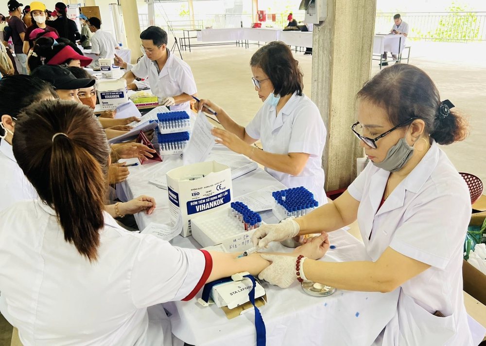 The union examines the health of female workers. Photo: Cypress Trade Union