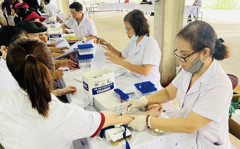 The union examines the health of female workers. Photo: Cypress Trade Union