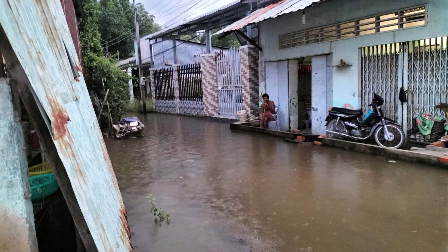 Mot doan duong o phuong Vinh Trach, tinh Ca Mau trieu cuong dang cao giao thong kho luu thong. Anh: Nhat Ho
