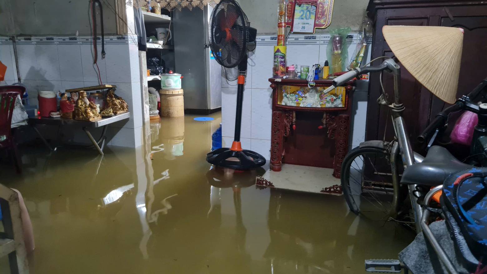 Trieu cuong len cao khien cuoc song cua nguoi dan vung ngap sau phuong Bac Lieu, tinh Ca Mau dao lon. Anh: Nhat Ho