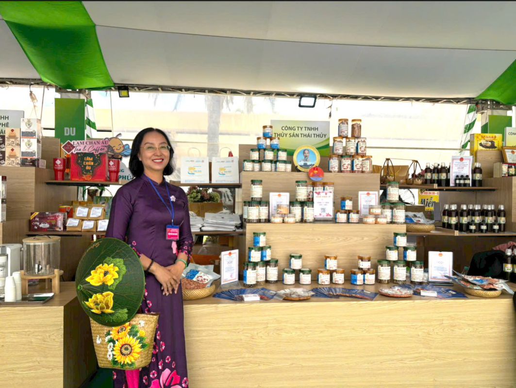 Seafood processing enterprises in the Southern region are rushing to complete preparations for the 2025 Autumn Fair. Many businesses have invested heavily in design booths and displaying products in the direction of "green - clean - sustainable". Photo: Organizing Committee