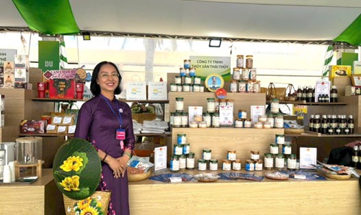 Các doanh nghiệp chế biến thủy hải sản tại khu vực phía Nam đang gấp rút hoàn tất công tác chuẩn bị cho Hội chợ Mùa Thu 2025. Nhiều doanh nghiệp đã đầu tư mạnh vào thiết kế gian hàng, trưng bày sản phẩm theo hướng “xanh - sạch - bền vững”. Ảnh: Ban tổ chức