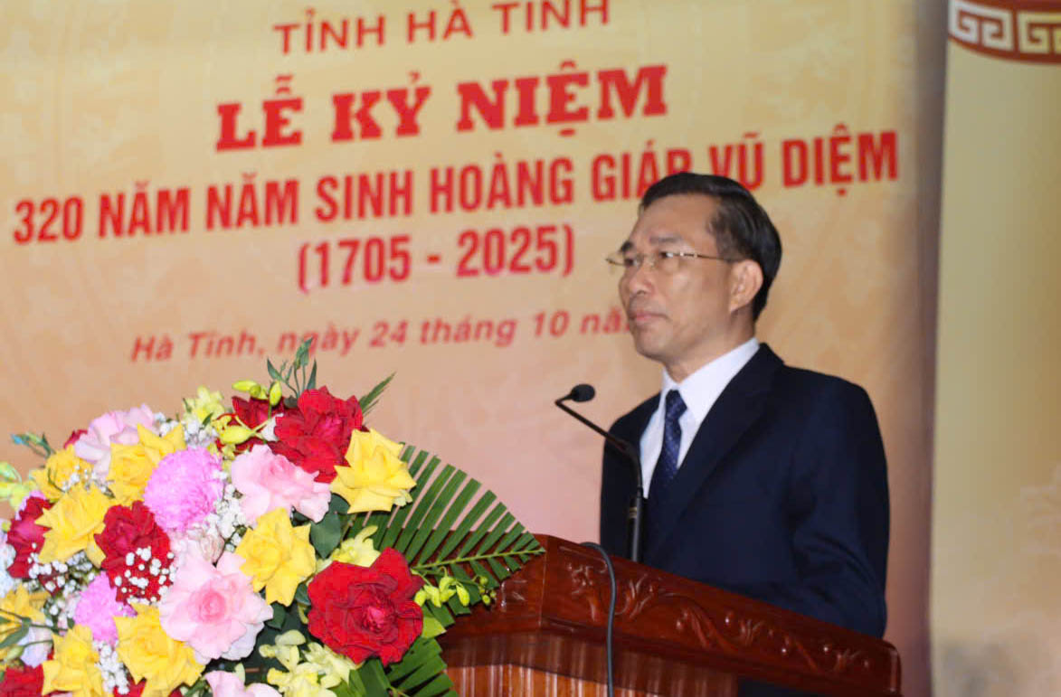 Ong Nguyen Viet Truong - Giam doc So Van hoa, The thao va Du lich Ha Tinh trinh bay dien van tai le ki niem. Anh: Van Hoa.