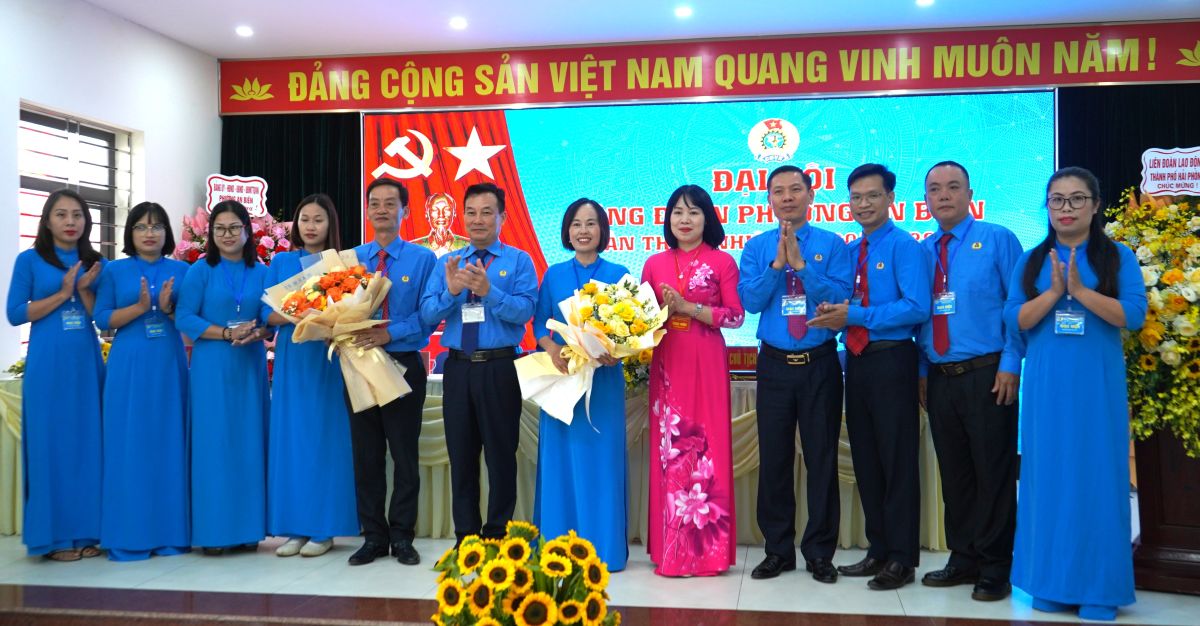Ban Chap hanh Cong doan phuong An Bien khoa I ra mat Dai hoi. Ảnh: Mai Dung