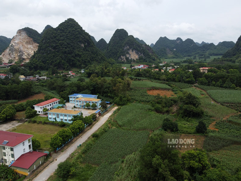 Vi tri xay truong moi cach truong cu khong day 1km. Anh: Tan Van