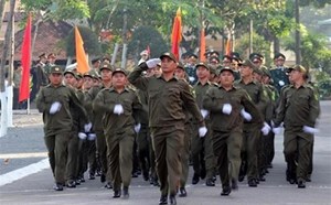 The deadline for resolving the regime and policies for people participating in the security and order protection force at the grassroots level who have not participated in health insurance but are sick, have an accident, or are injured while performing their duties is 09 working days. Photo: Tuyet Anh