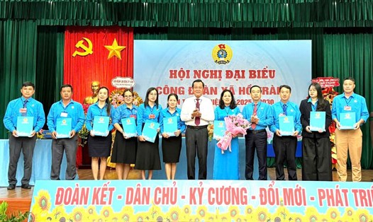 Ra mắt Ban Chấp hành Công đoàn xã Hồ Tràm (TPHCM) khóa I, nhiệm kỳ 2025-2030. Ảnh: Thành An