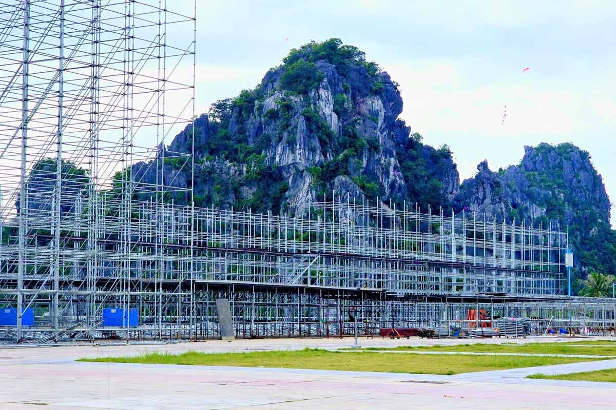 Vi tri san khau chuong trinh nghe thuat Ha Long Concert 2025 tai Quang truong 30.10, phuong Ha Long. Anh: Nguoi dan cung cap